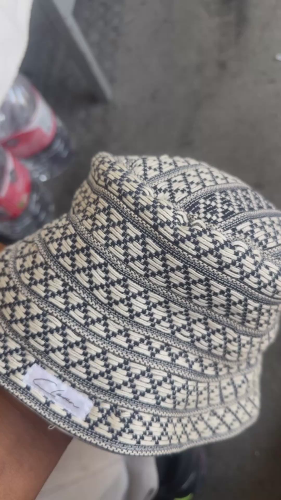 Racetrack bucket